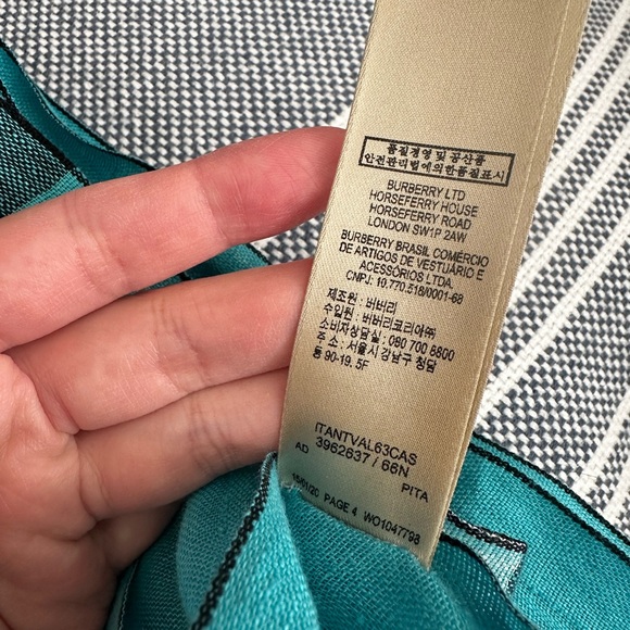 MWOT Burberry Blue Linen Scarf - Picture 4 of 5